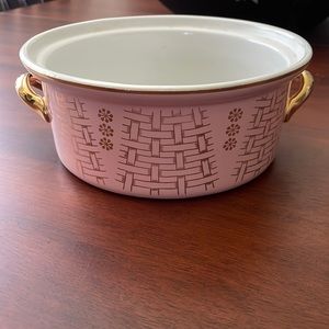 Vintage Hall’s Casserole Dish Pink Basketweave Gold Label  .75 Gal.